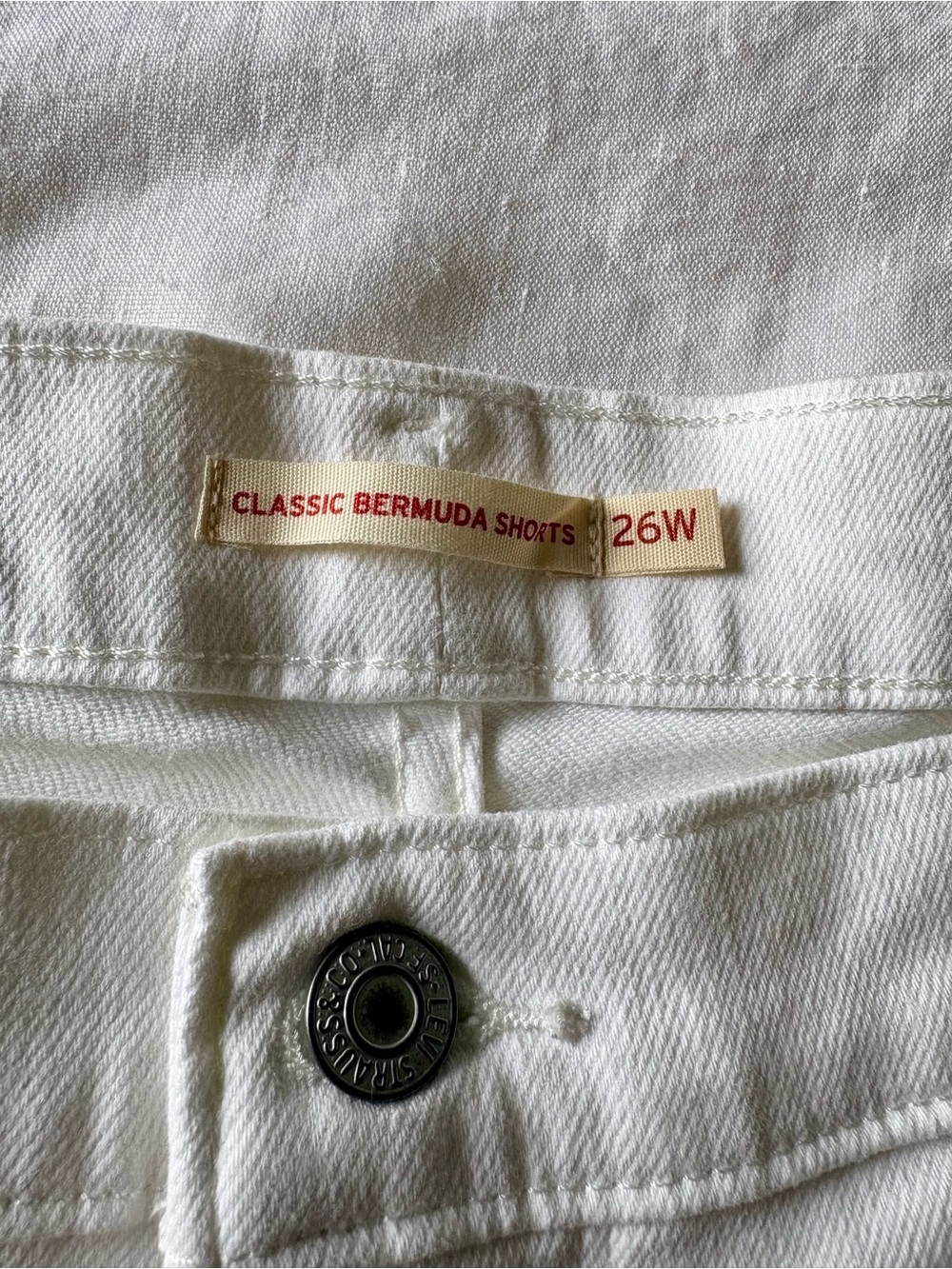 Levi’s Women’s White Bermuda Shorts 26W Mid Rise Stretch Denim Summer Casual - Picture 7 of 12